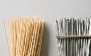 나무 꼬치의 안전성과 비용 효율성 및 지속 가능성 평가